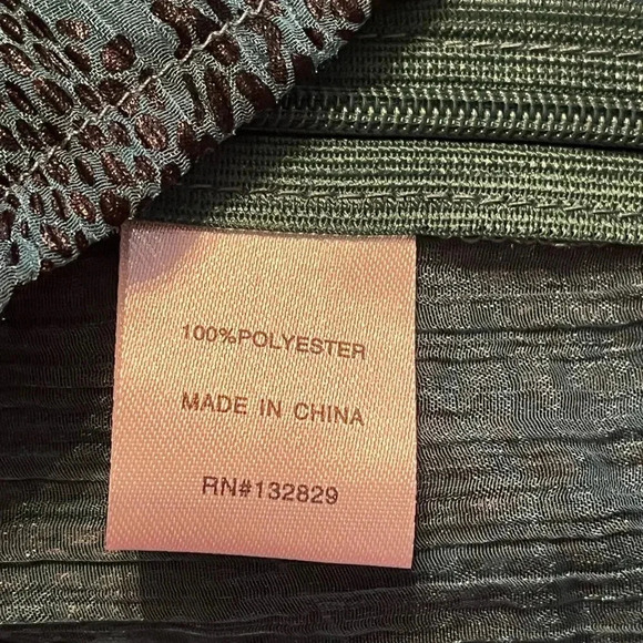 Revolve Superdown Becca Square Neck
Top in Teal Snake size M. NWT - Picture 9 of 10